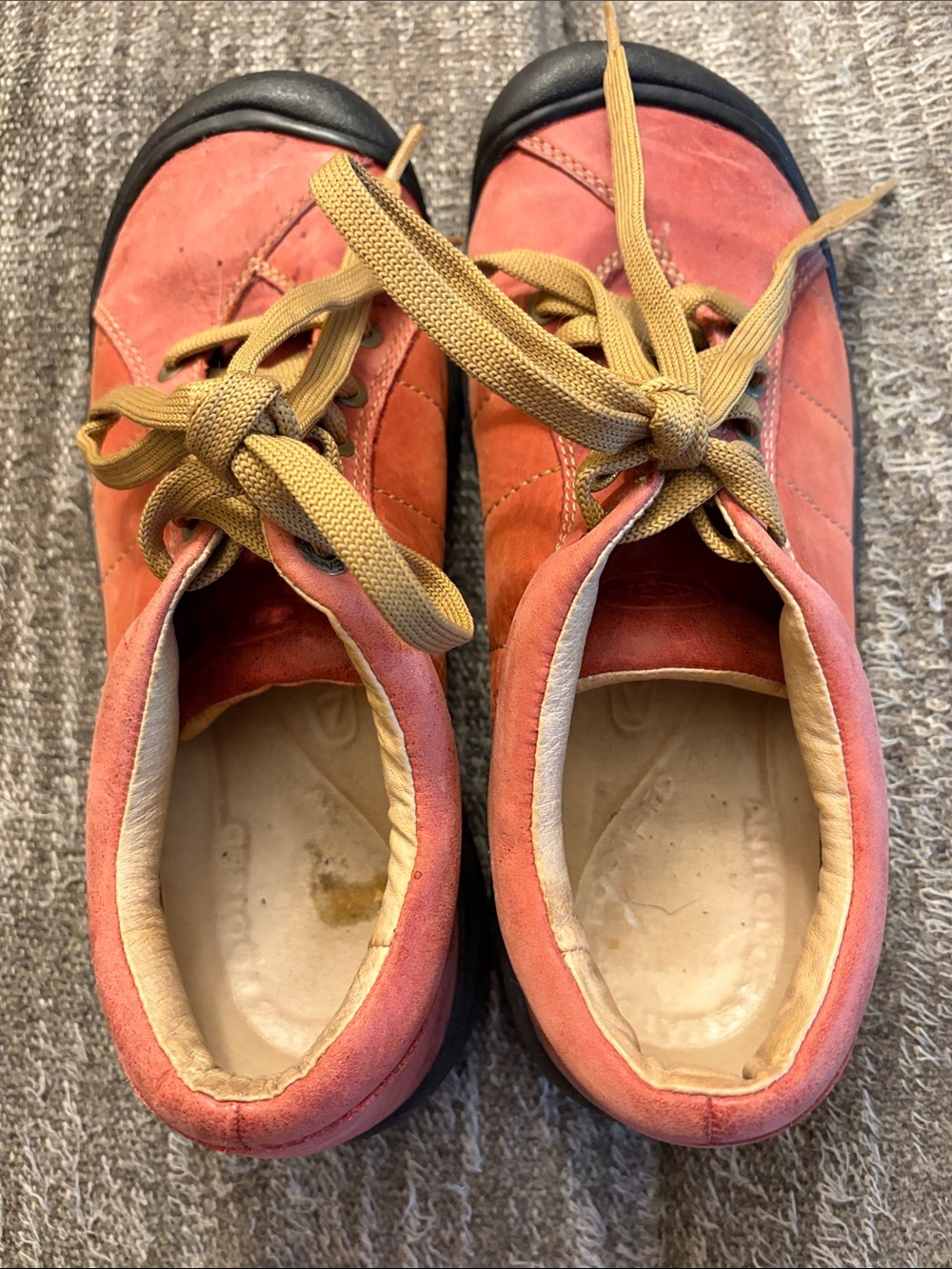 Coral Lace-Up Casual Shoes